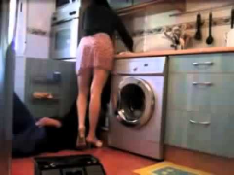 VIDEO: Vīrs uzstāda slēpto kameru, lai redzētu, ko sieva dara ar santehniķi… (Hidden camera – husband watch wife and plumber!)