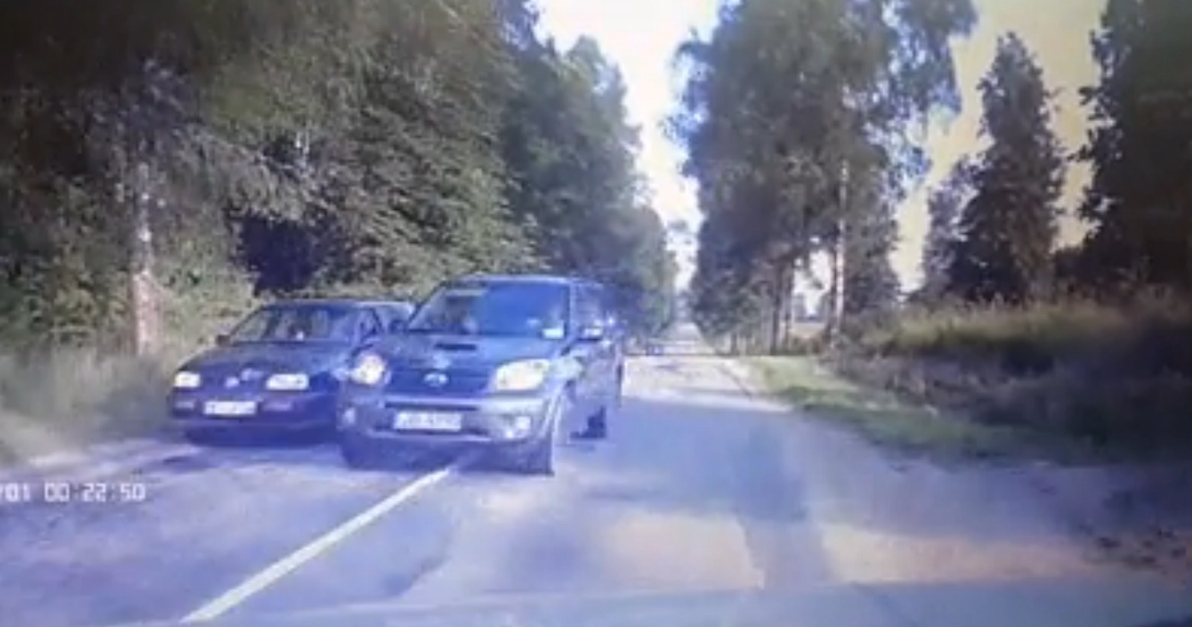 VIDEO: Šī varēja būt kārtējā traģēdija uz Latvijas ceļiem…