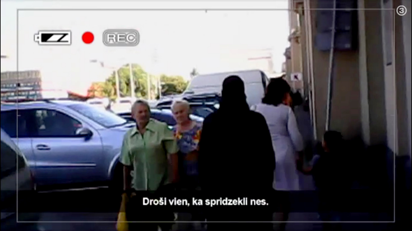 VIDEO: Kāda ir Latvijas sabiedrības reakcija, sastopot nikābā (musulmaņu apģērbā) tērptu sievieti?