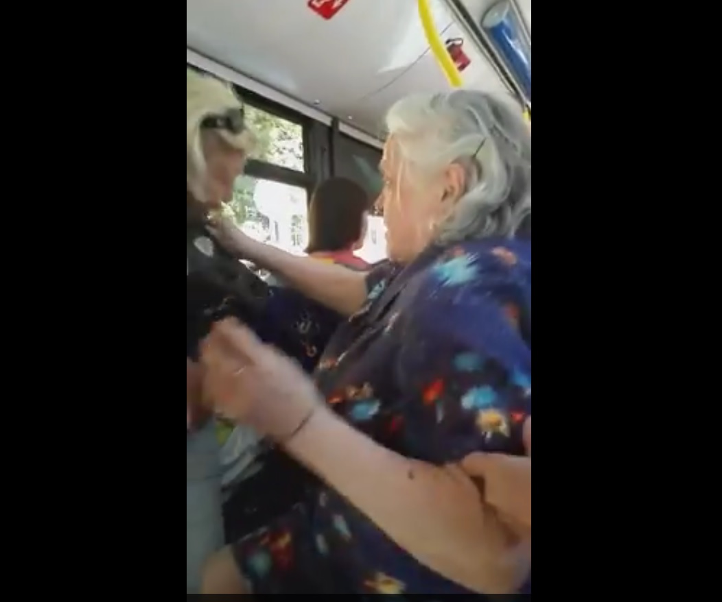 VIDEO: Skarbas tantu cīņas 3.autobusā par… brīvo vietu!