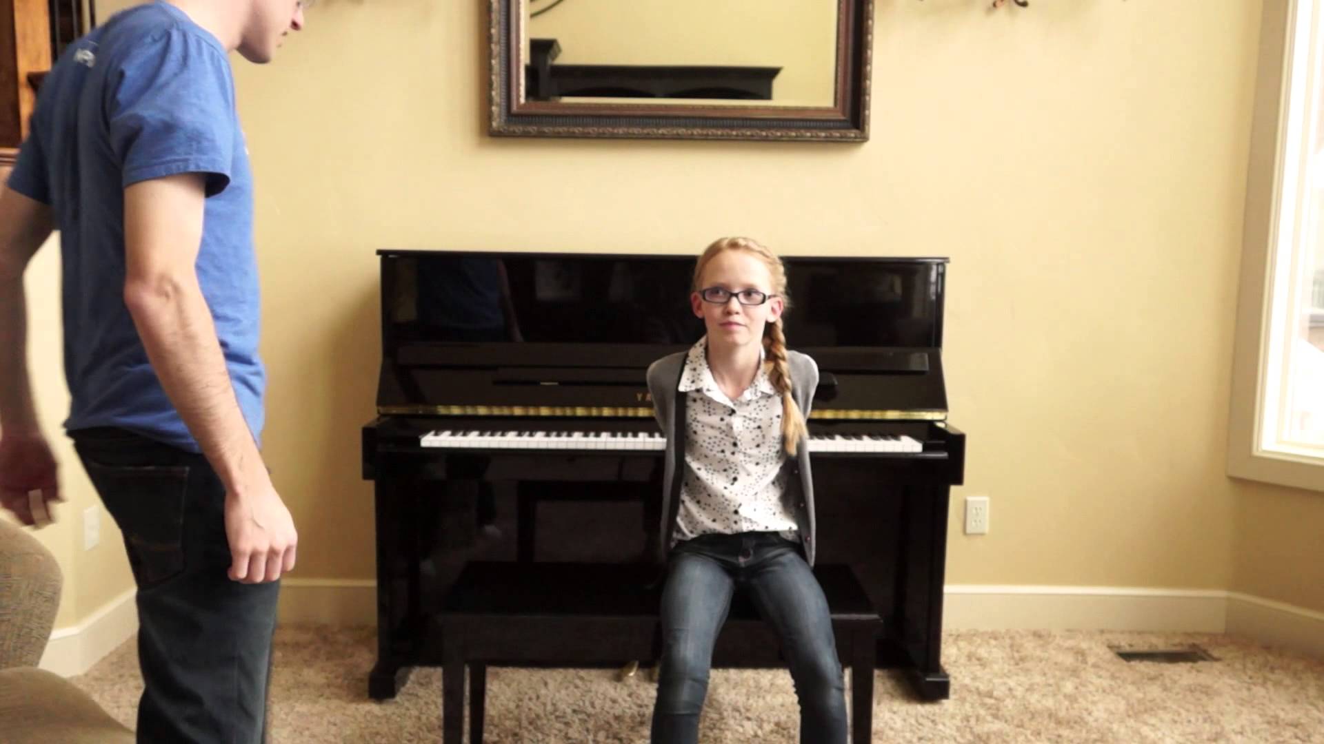 VIDEO: Brālis ar māsu pārsteidz pasauli ar izcilu priekšnesumu! (Dueling Piano Siblings!)