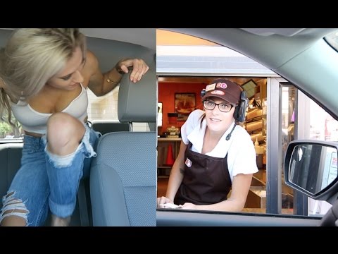 VIDEO: Kā radīt apjukumu ātro ēstuvju (Drive Thru) darbiniekos? (DRIVE THRU PERSON SWAP PRANK!!)