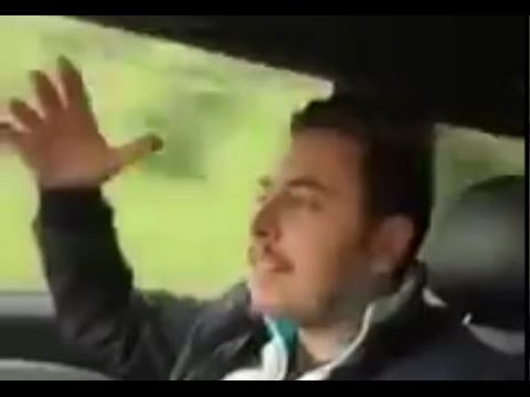 VIDEO: Kad ne šoferis, ne blakussēdētājs vēl nav izauguši, lai brauktu ar auto.. (Stupidity causing accident)