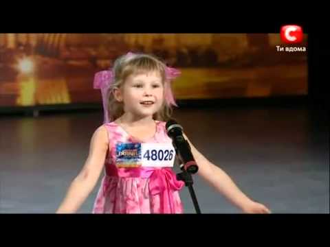 VIDEO: Maza meitene pārsteidz ar savu personību un talantu Ukrainas konkursā! (Девочка удивила всех на шоу талантов (Украина))