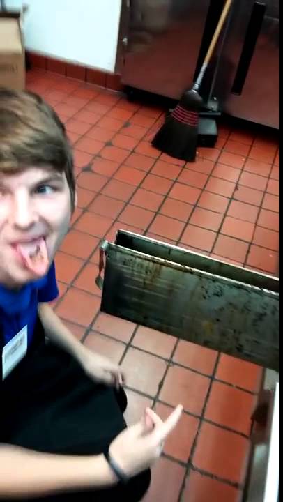 VIDEO: Puisis nolaiza taukaino darba virsmu 5 dolāru dēļ. (McDonalds HQ Is Not Going To Like This Video)