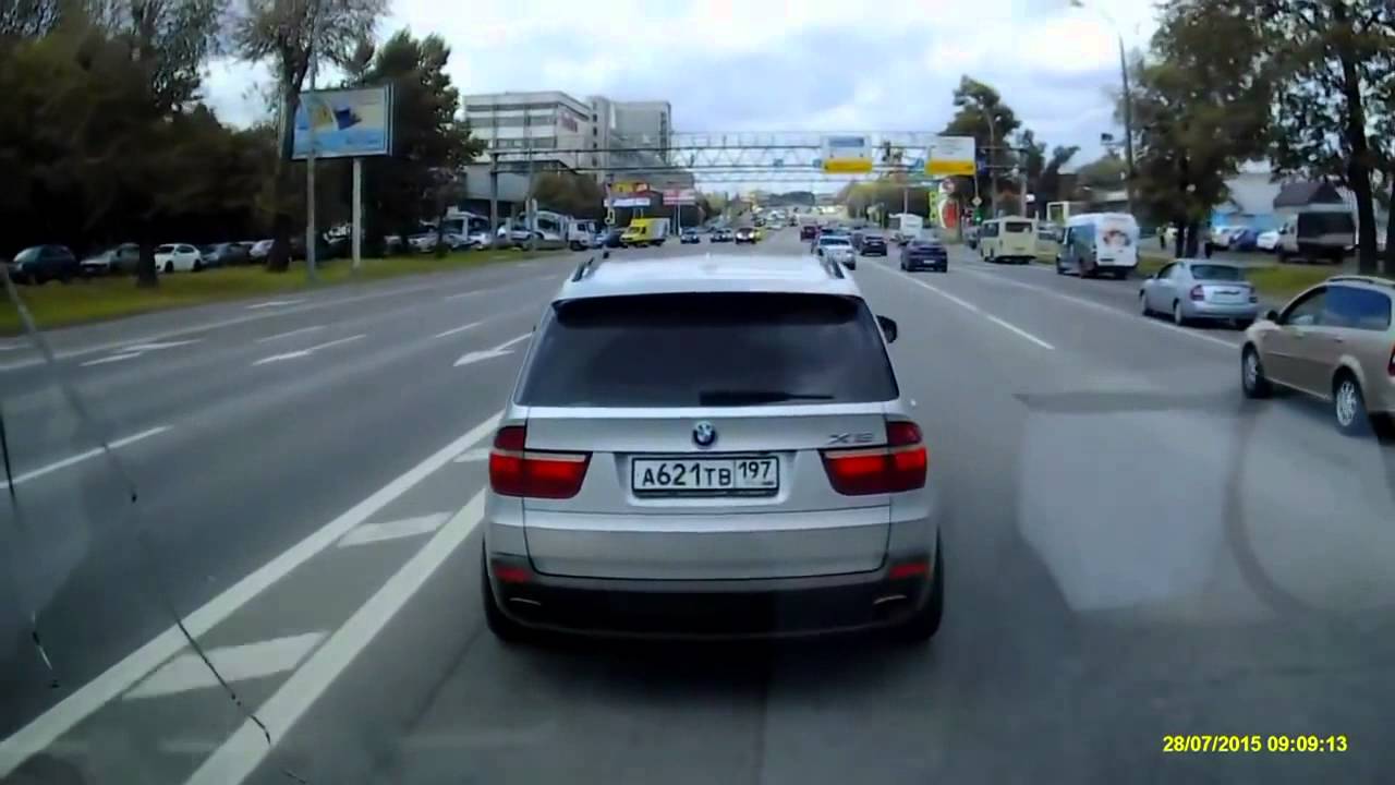 VIDEO: Sadomāju mērīties ar operatīvā transporta šoferi! (PopularOnYouTube 22 August2015)