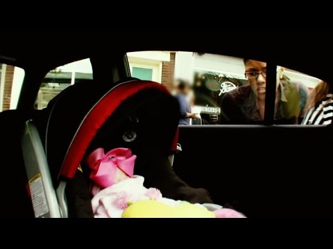 VIDEO: Vai mēs maz zinām, kā rīkoties, ja redzam auto atstātu bērnu!? (Baby Left in a Hot Car | What Would You Do? | WWYD | ABC News)