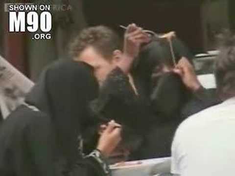 VIDEO: Vajag aizliegt musulmaņu galvassegas.. lai sievietes var kārtīgi paēst! (Why Italian Restaurants Failed in Dubai!)