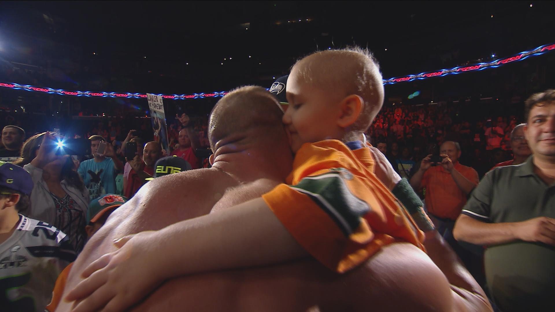 VIDEO: Kad restlinga fani ir pirmajā vietā! (Seven-year-old cancer survivor Kiara Grindrod meets John Cena and Sting: WWE Raw, Sept. 14, 2015)