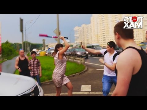 VIDEO: Krievijā jauniešu cīņa ar autovadītājiem – likumpārkāpējiem izvēršas visai dramatiska… (Stop a Douchebag – Cutie Worldstar!)