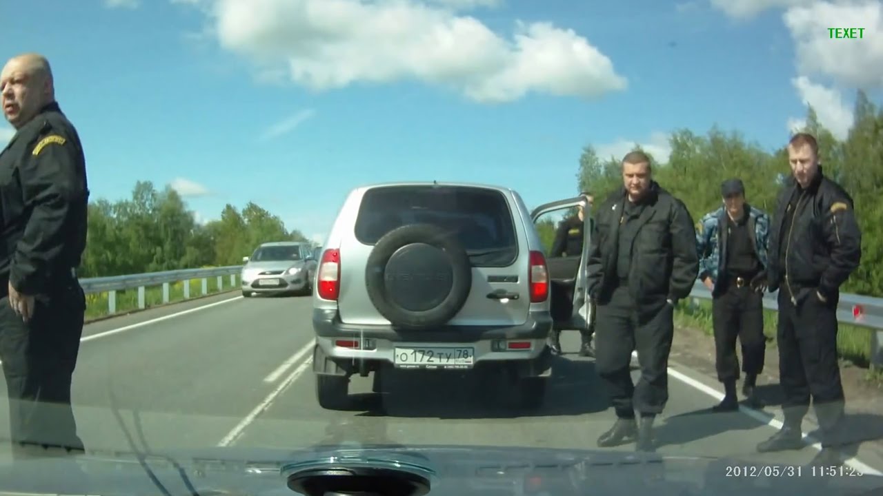 VIDEO: Krievijā policisti acīmredzot pārvietojas tikai baros!