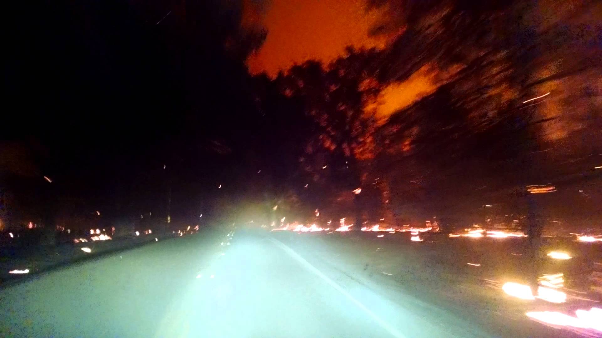 VIDEO: Uguns spēks! Tūre cauri Midltaunai, kamēr tur plosās meža ugusngrēki! (Heading toward Middletown on through Valley Fire)