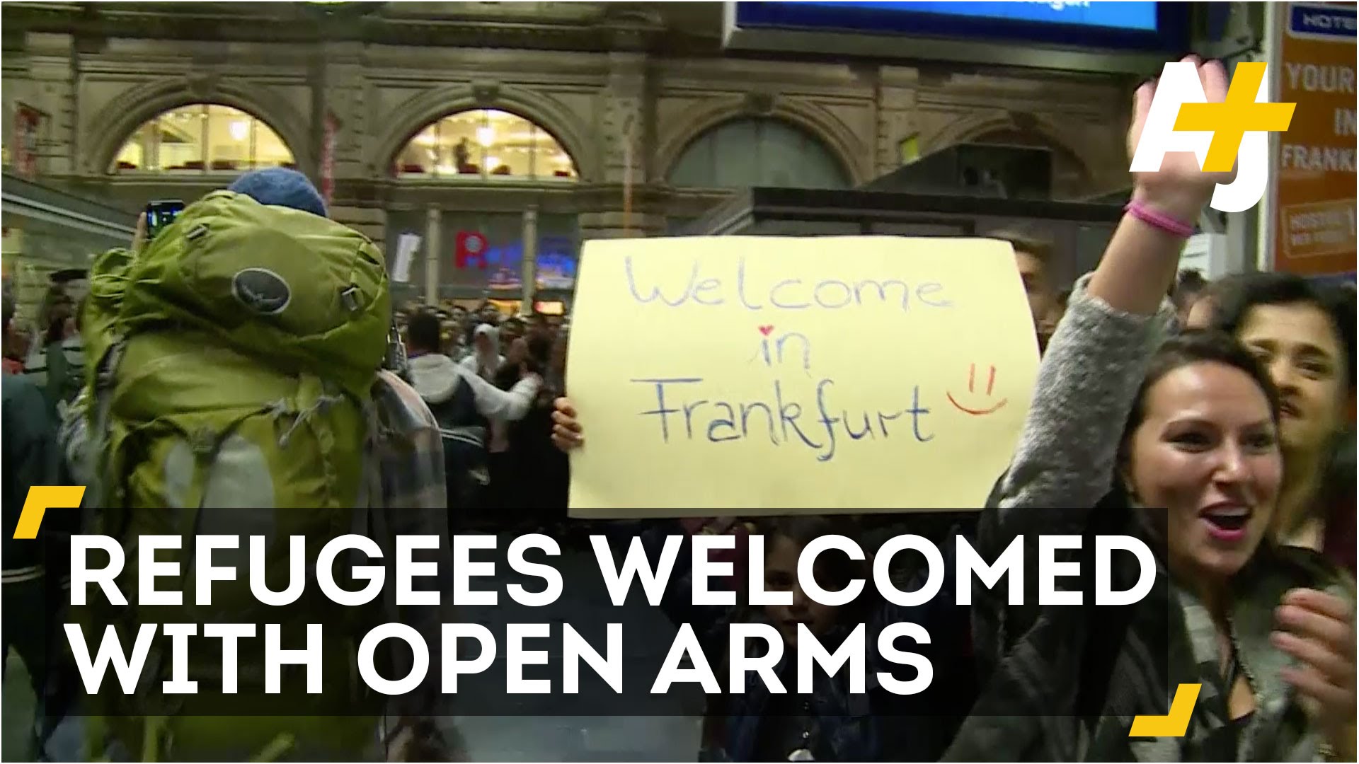 VIDEO: Vācijā bēgļus sagaida pavisam citādāk, nekā lielākā daļa valstu! (Refugees Arrive In Germany To Cheers!)