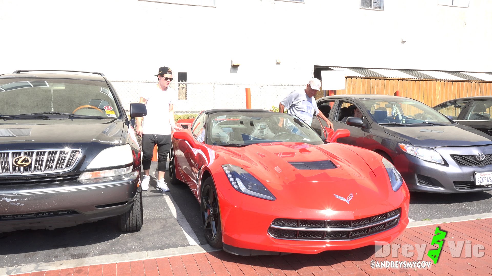 VIDEO: Viņš iedeva bezpajumtniekam izbraukt ar savu Korveti un ne tikai… (Letting homless man drive my Corvette!)