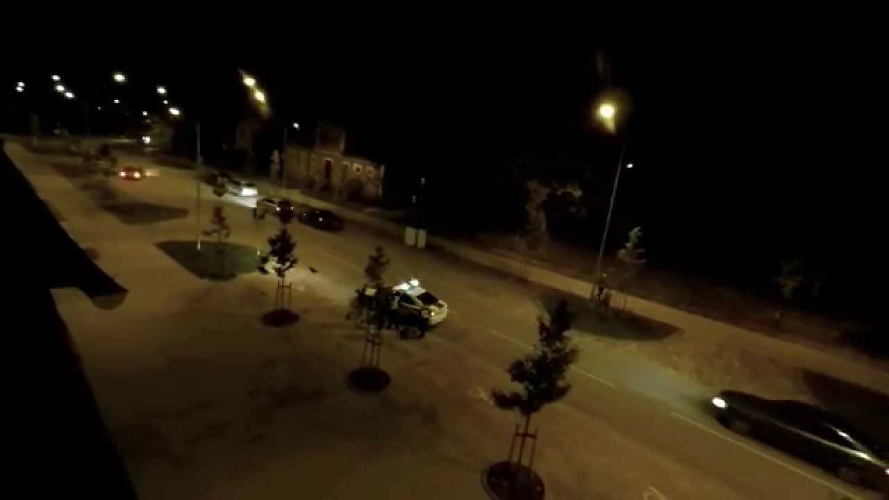 ACULIECINIEKA VIDEO: Policijas pakaļdzīšanās Madonā! Šoferis izlec no braucošas mašīnas un metas bēgt!