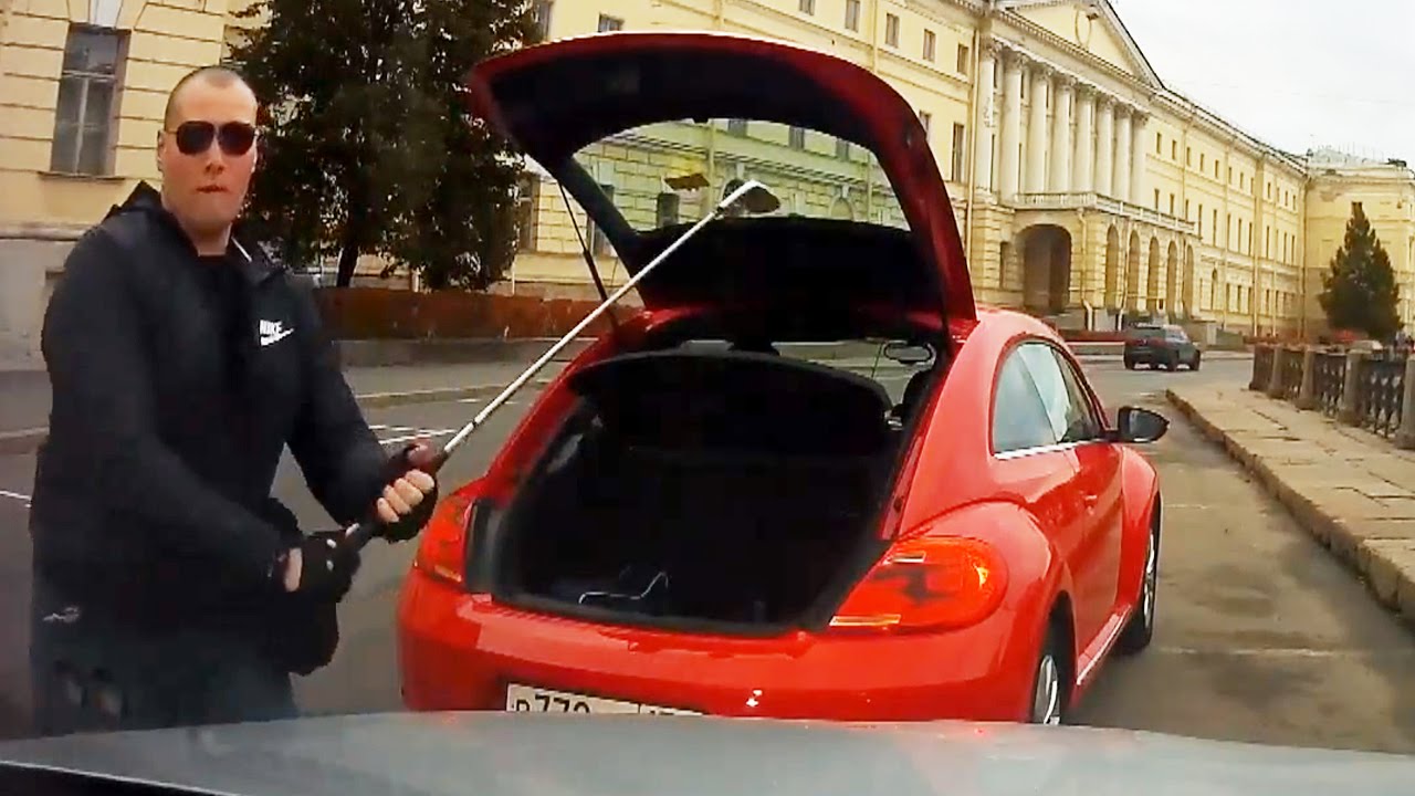VIDEO: Ak, nē! Nevajag kaitināt šoferus, kas brauc ar tā saucamo “vabolīti”!