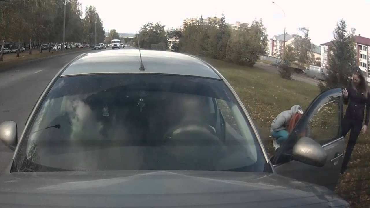 VIDEO: Divas meitenes steigā jeb kā vējš skriesi kā miets atdursies..