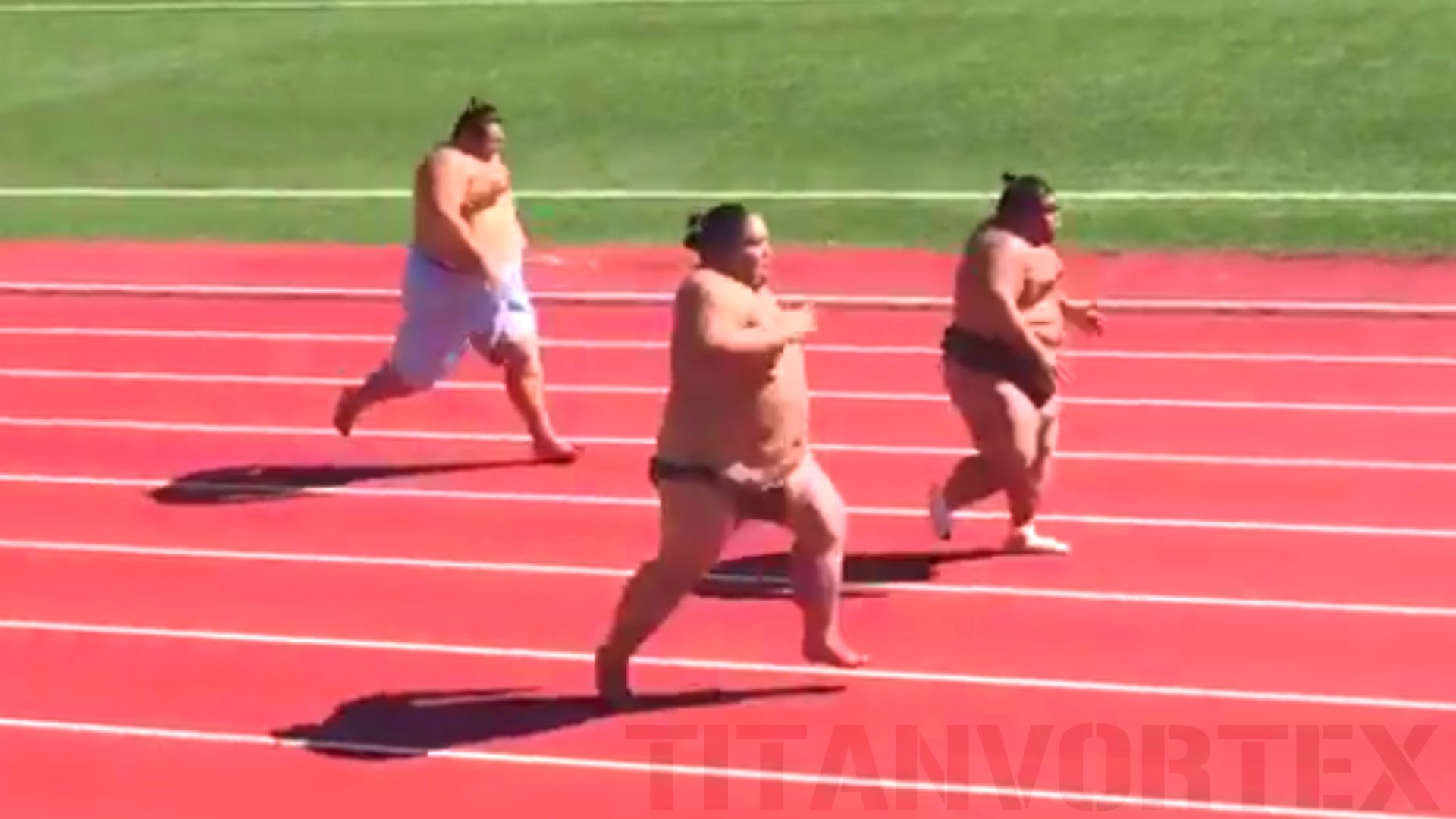 VIDEO: Iespaidīgi! Ja sumo cīkstoņi būtu sprinteri..
