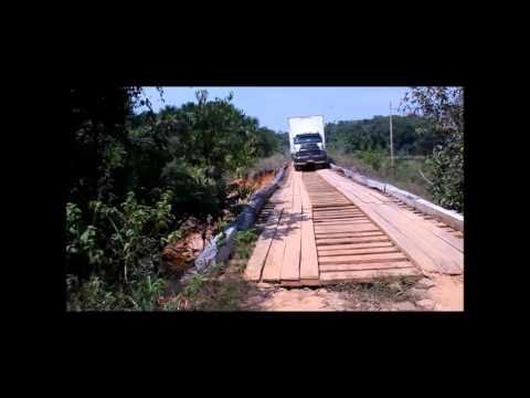 VIDEO: Kā smagajai mašīnai nevajag šķērsot tiltu!
