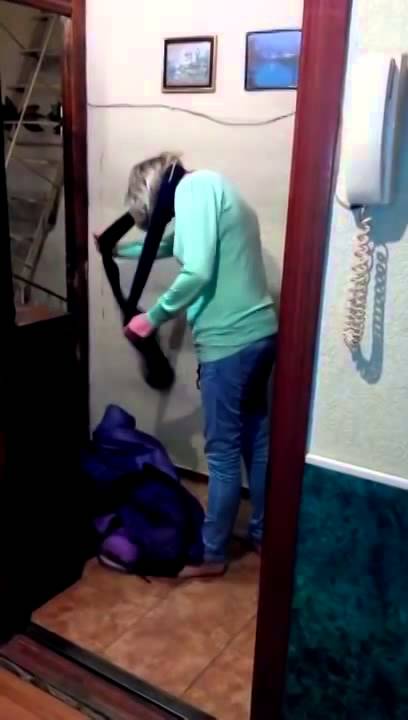 VIDEO: Ne tikai Viktorija Bekhema pēc ballītēm dodas mājās apčurājusies..
