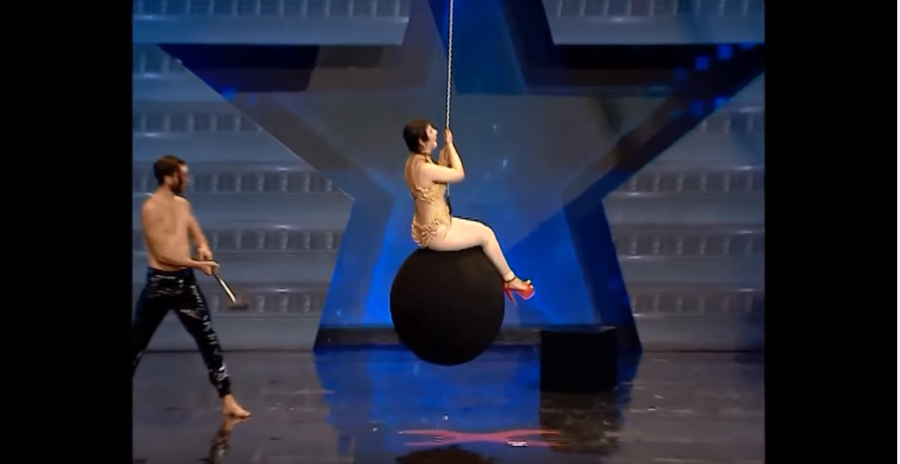 VIDEO: Šī varēja būt sliktākā Mailijas Sairusas dziesmas “Wrecking Ball” parodija! Pilnīga izgāšanās!