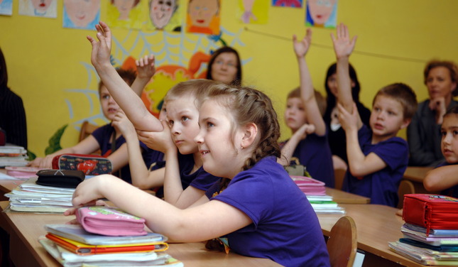 VIDEO: Šo piektdien, 27. novembrī, Latvijas iedzīvotājus aicina bērnus uz skolām nevest!