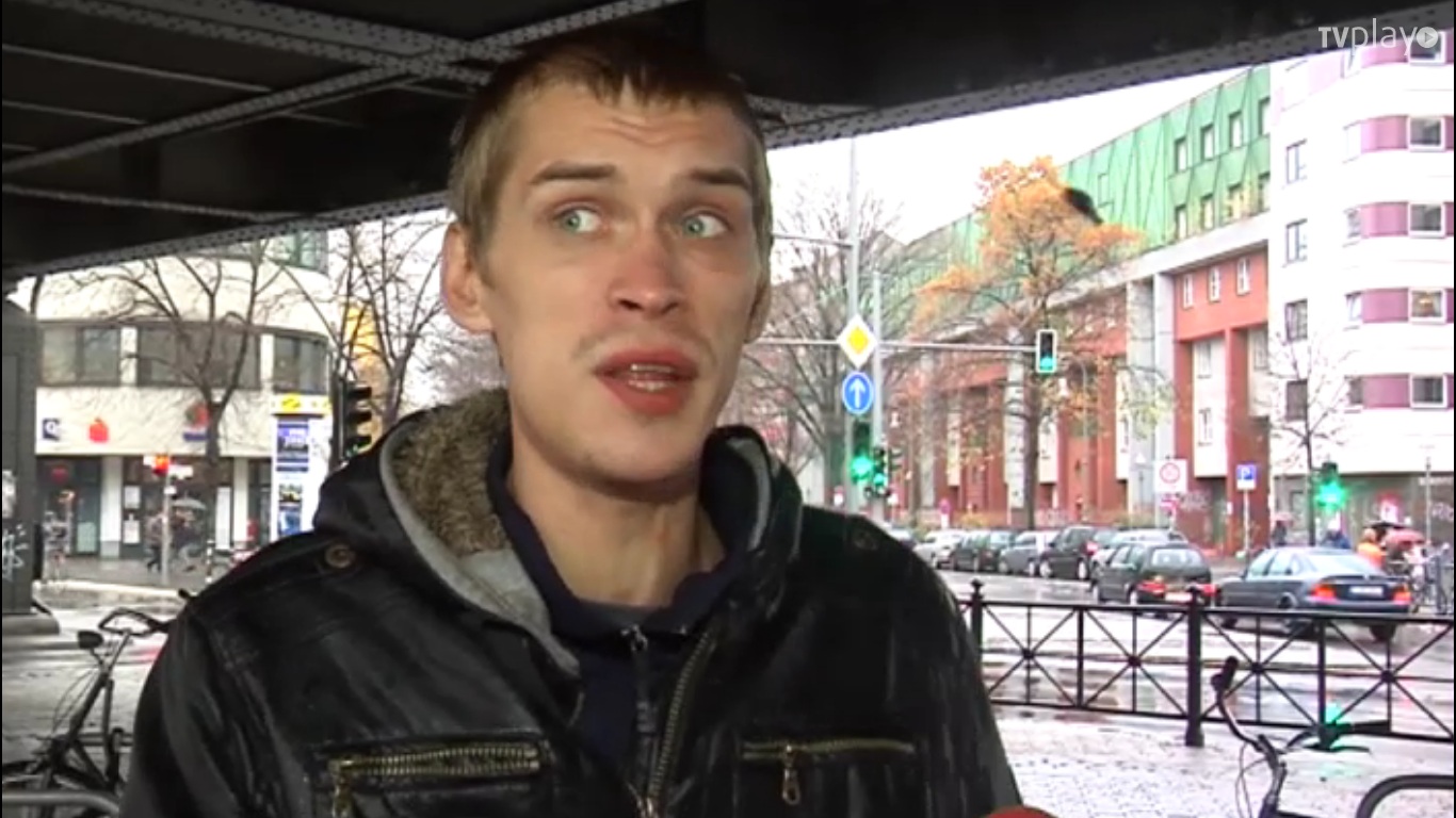 VIDEO: Kolorītam celtniekam no Latvijas ir savs viedoklis par bēgļiem Vācijā!