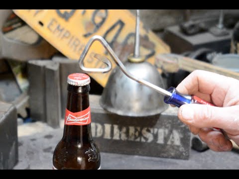 VIDEO: Noderīgi! Kā no ikdienišķiem priekšmetiem izveidot alus pudeļu attaisāmo!