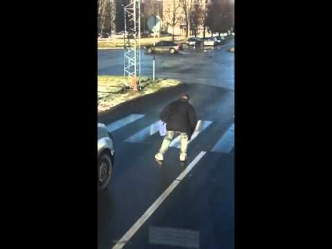 VIDEO: Šamanis darbībā vai narkomāns? Pļavnieki, Rīga.
