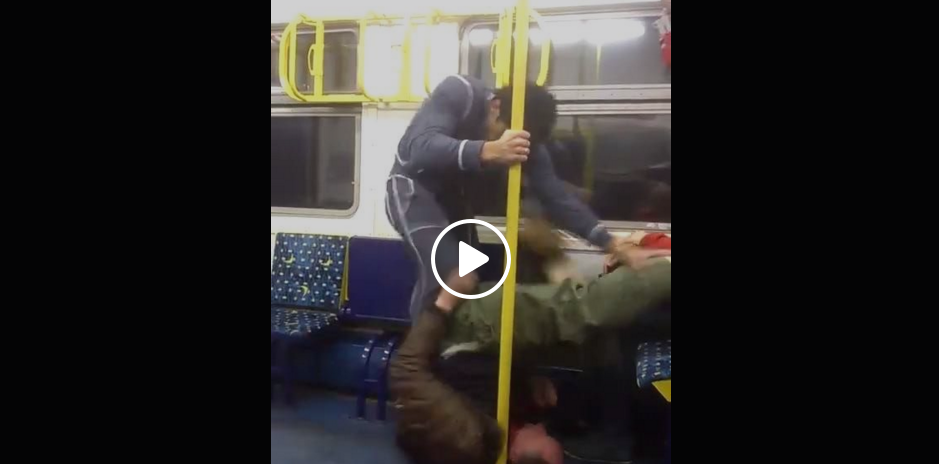 VIDEO: Skarbi! Kā Latvijas vilcienos pasažieri cīnās par sēdvietu pie loga!