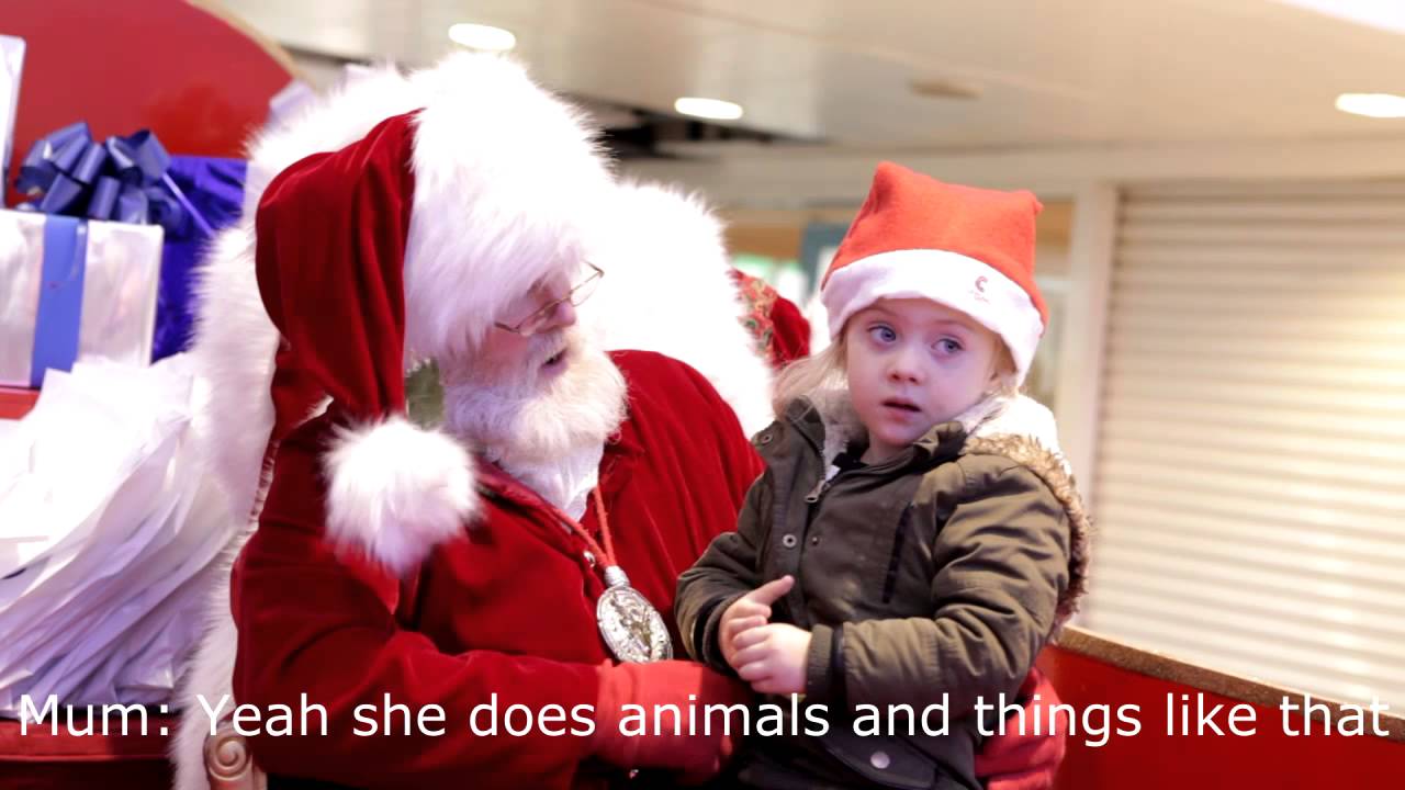 VIDEO: Pasauli aizkustina Ziemassvētku vecīša saruna ar 3 gadus vecu meitenīti zīmju valodā!