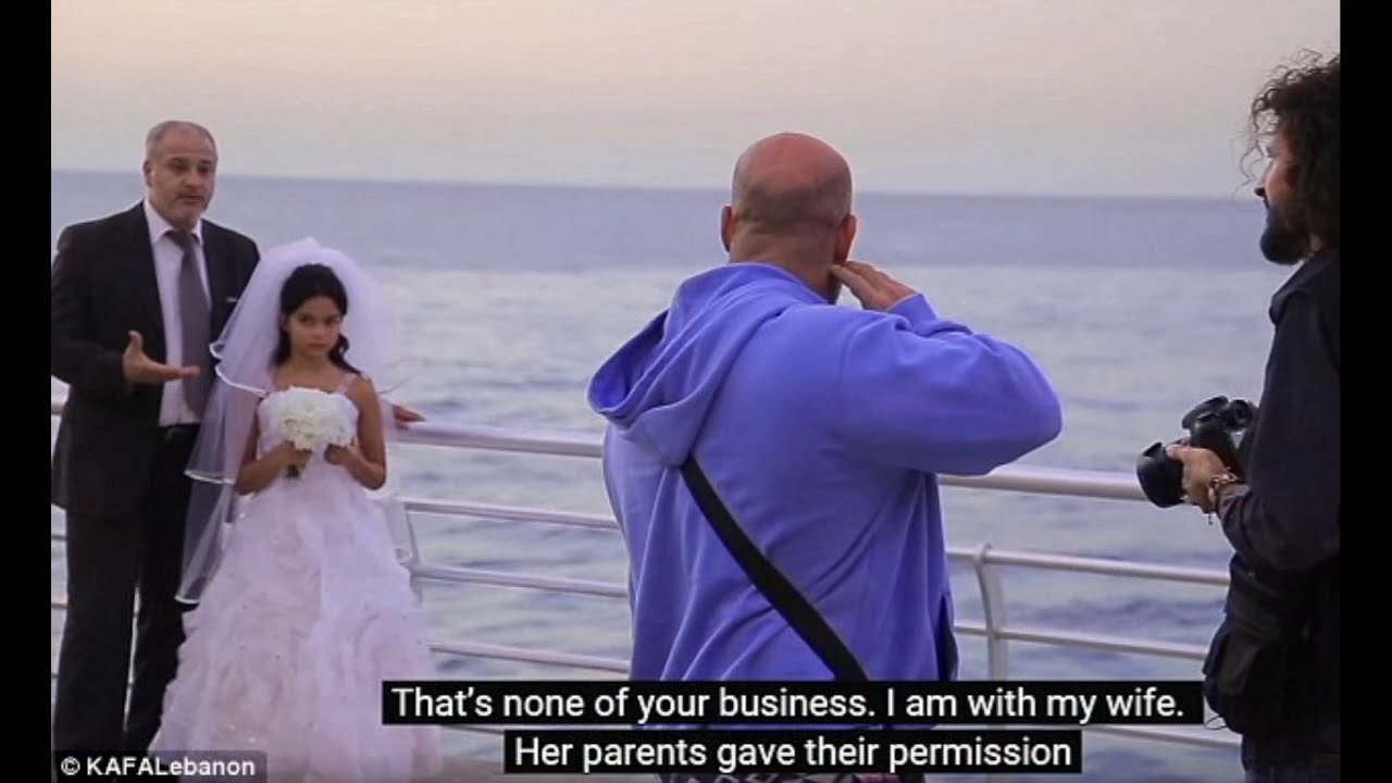 VIDEO: Šokējoši! Pāris dzēra kāzas.. Vienīgi līgavai ir 12 gadi, bet līgavainis staigā sirmu galvu!