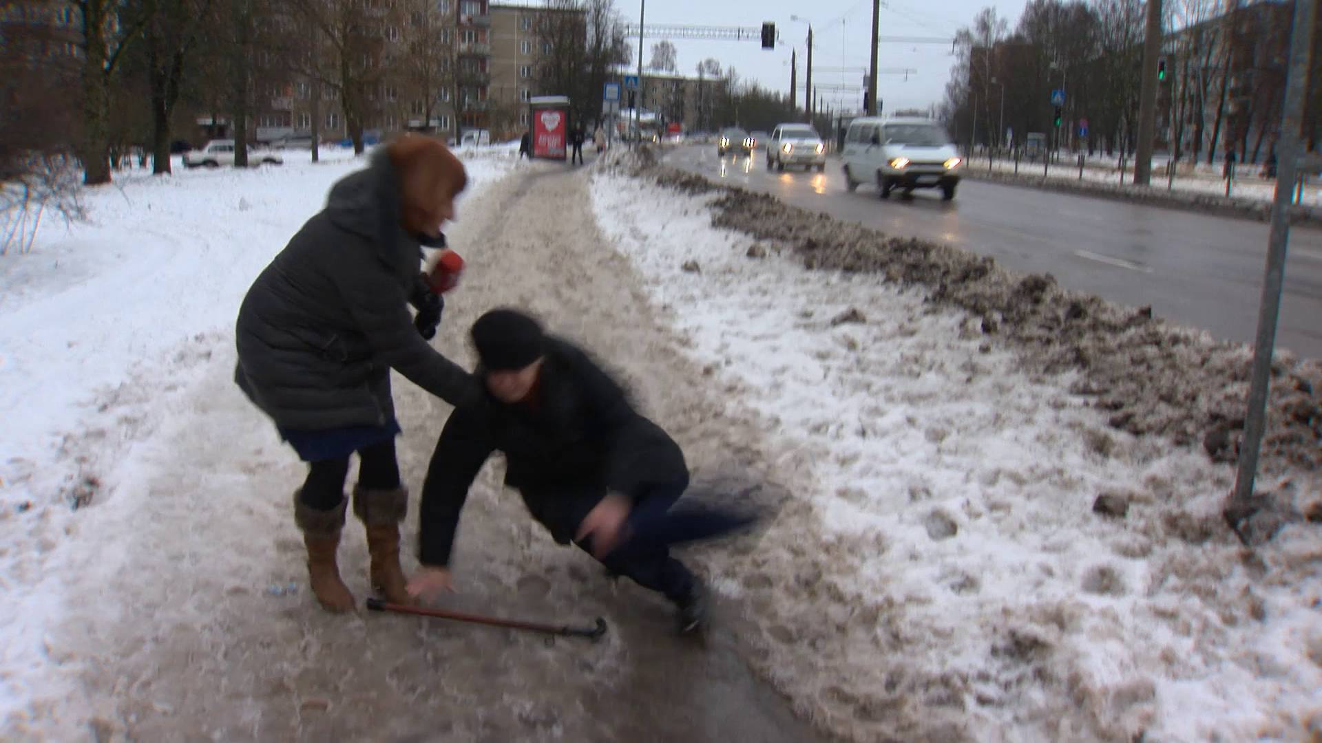 VIDEO: Rīgas saimniek, kāpēc netīri savu teritoriju!?
