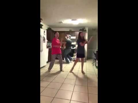 VIDEO: Tas mirklis, kad tētis dejo labāk par meitām..