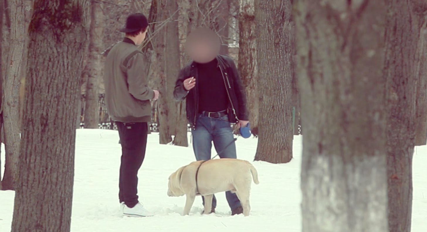VIDEO: Gregorijs piedāvāja nopirkt suni no garāmgājējiem. Viņu atbildes rīcība pamatīgi šokē..