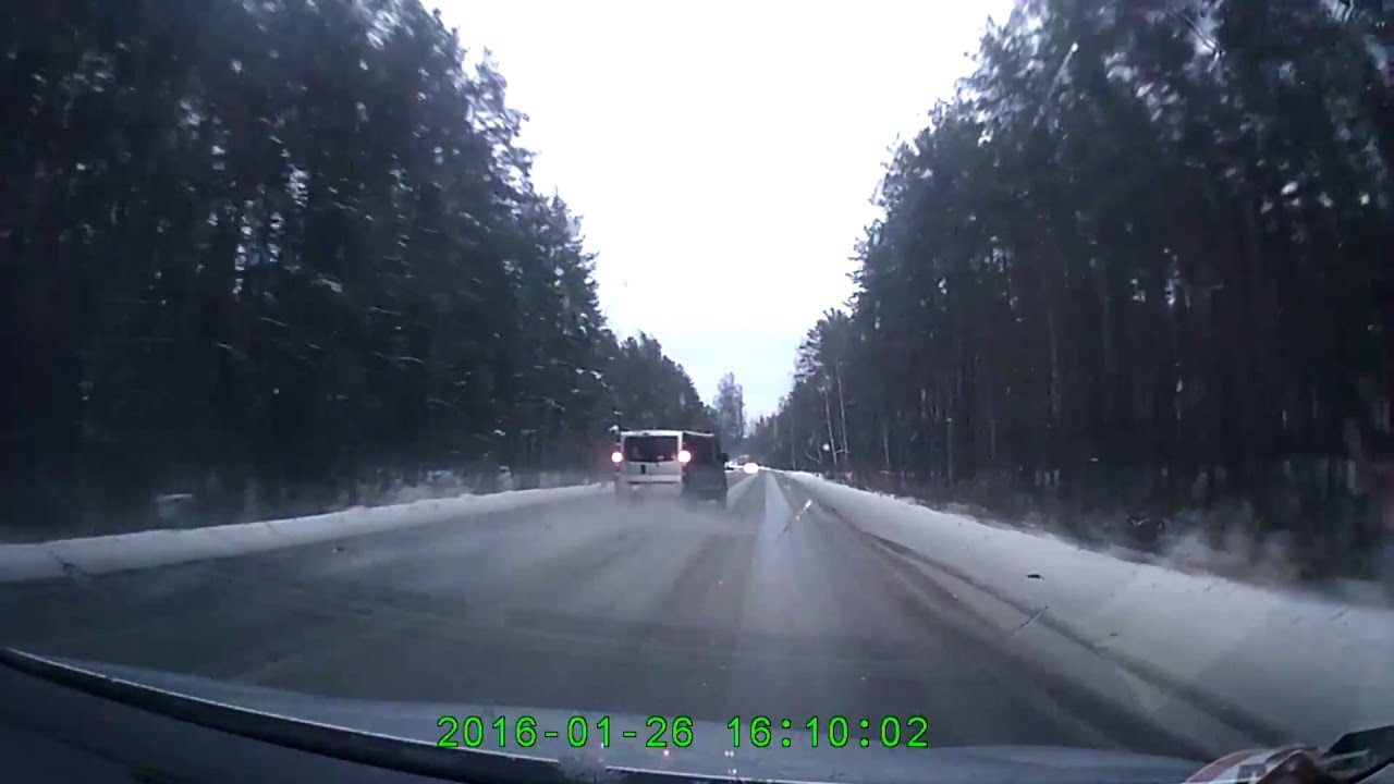 VIDEO: Lūk, kāpēc nevajag apdzīt mācību automašīnas! Avārija Daugavpilī.