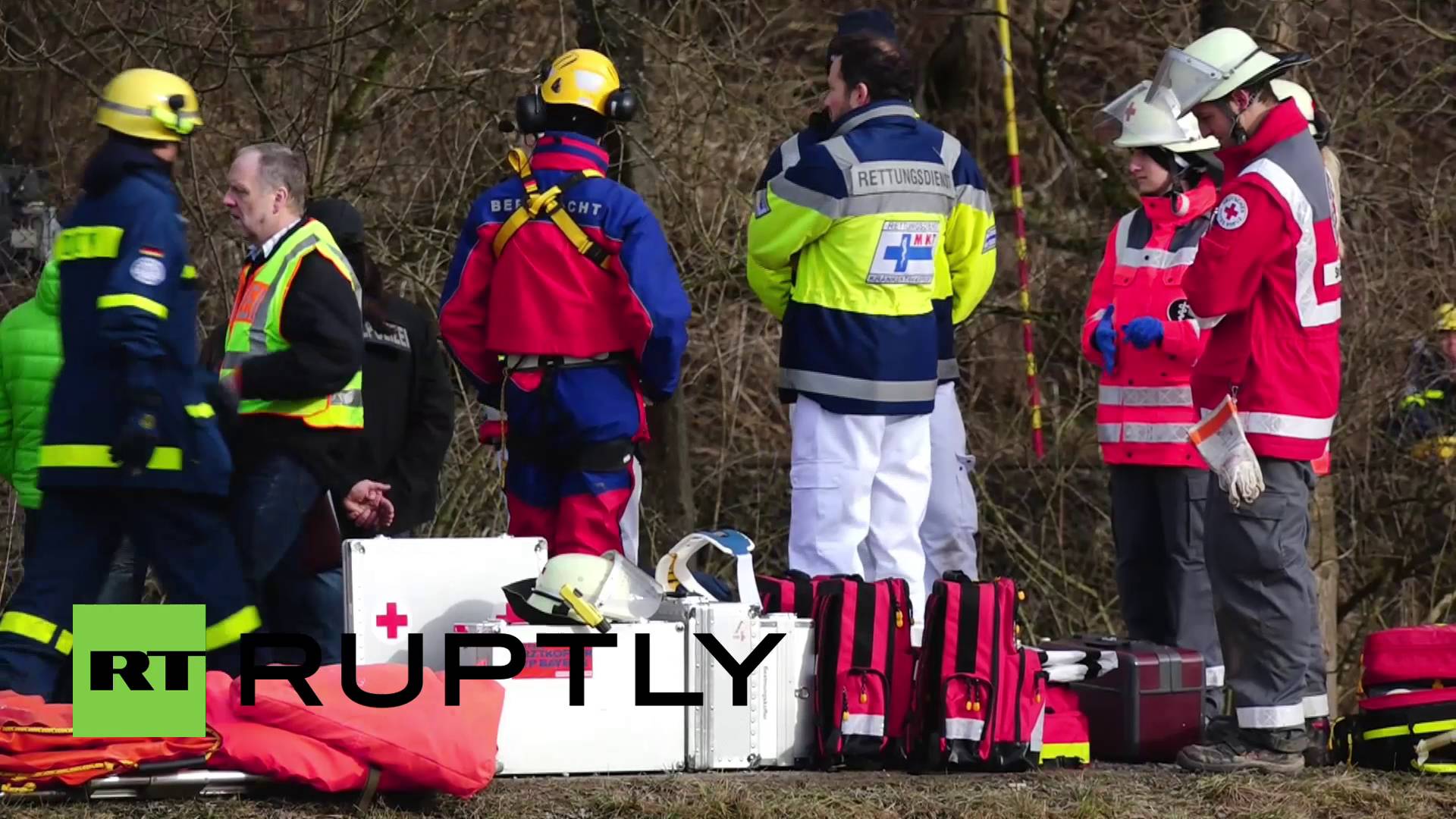 VIDEO: Vācijā saskrējušies 2 vilcieni. 10 cilvēki miruši, vairāk nekā 150 ievainoti..