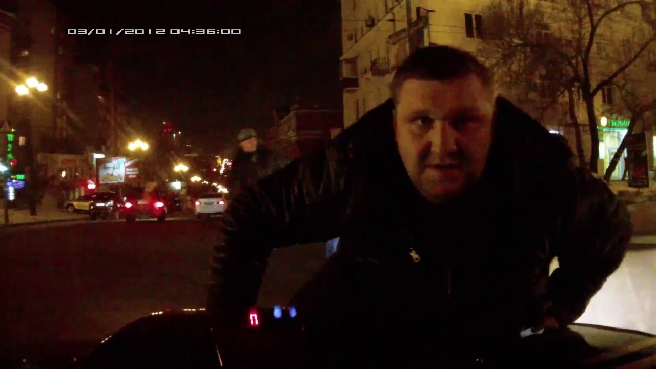 VIDEO: Tas brīdis, kad Krievijā uz tava auto “kapota” uzkrīt policists!