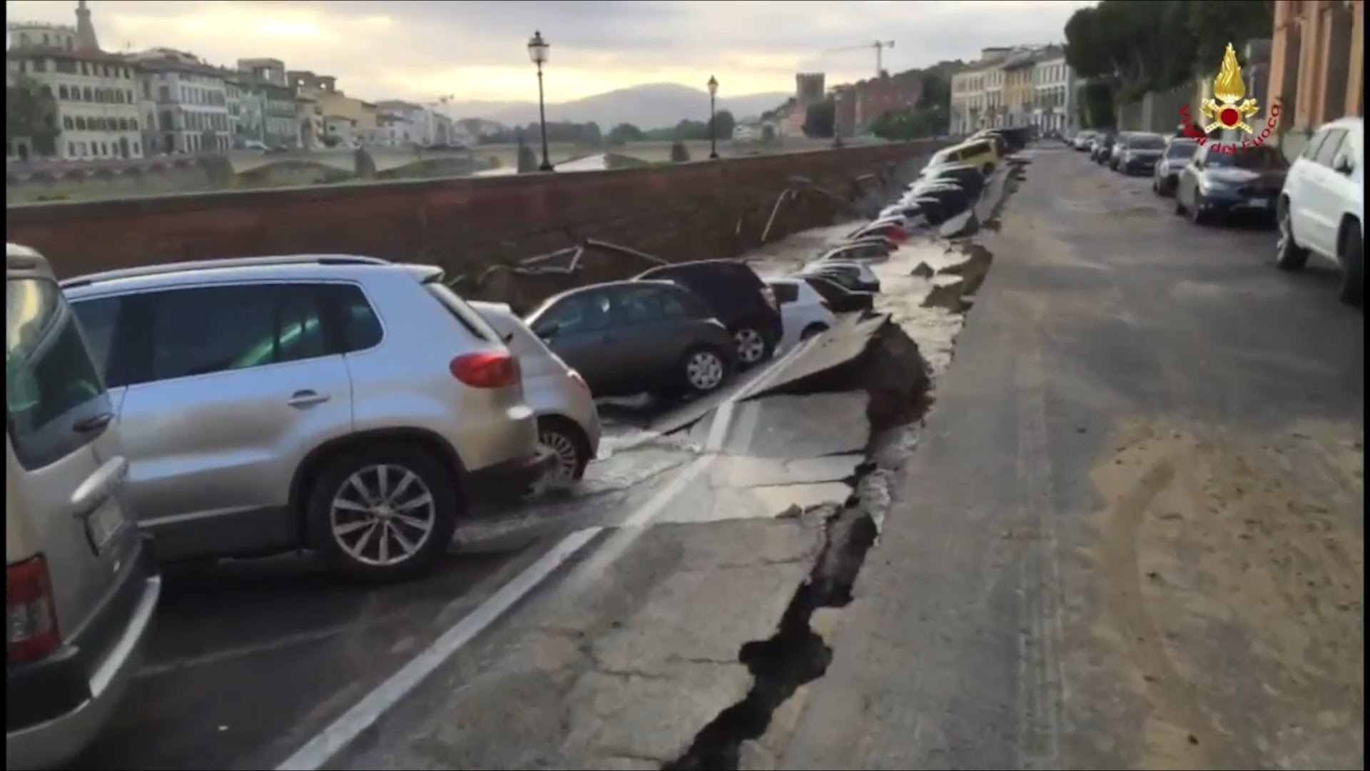 VIDEO: “Noliksim auto tepat, krastmalā! Nekas taču nenotiks..” Kļūda. Smaga kļūda.