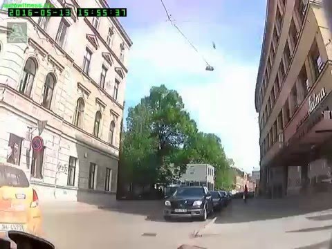 VIDEO: Rīgā, Miera ielā viss nav mierīgi jeb šofera manevrs neizdevās!