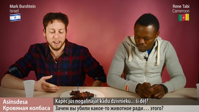 VIDEO: Ārzemnieki degustē kaņepju sviestu un asinsdesu.. Ņam-ņam!