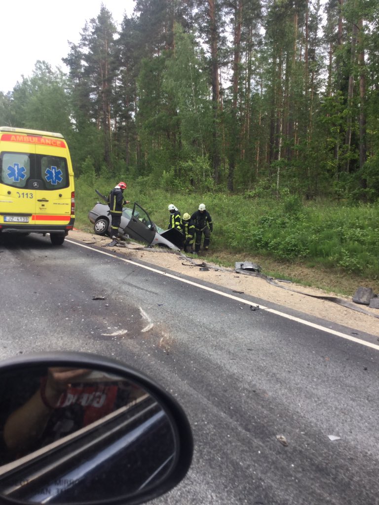 FOTO: Šodien notikusi kārtējā traģiskā autoavārija uz Tīnūžu šosejas! Bojā gājusi sieviete.