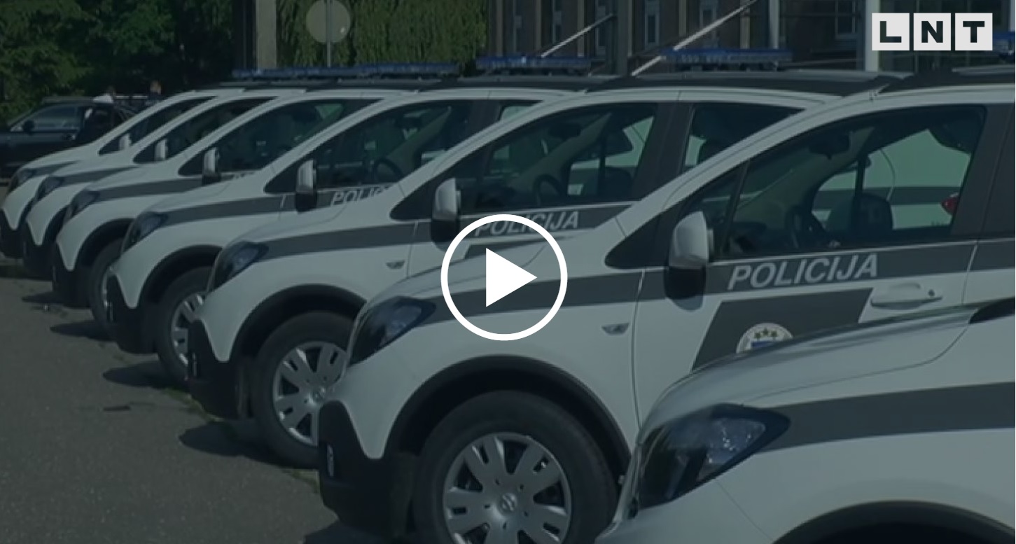 VIDEO: Novērtē jaunos Latvijas policijas auto – gan trafarētos, gan netrafarētos!