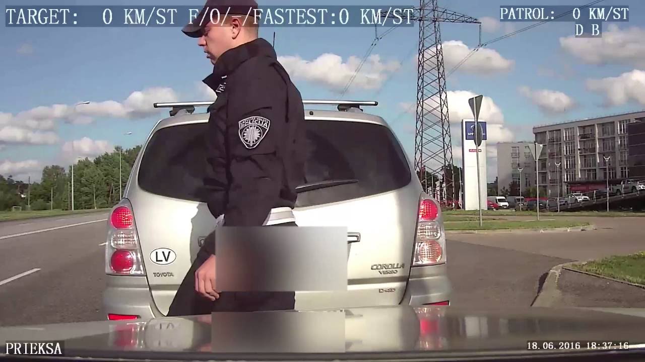 VIDEO: Autovadītājs Rīgā traucas ar 106 km/h lielu ātrumu! Policisti nesnauž!