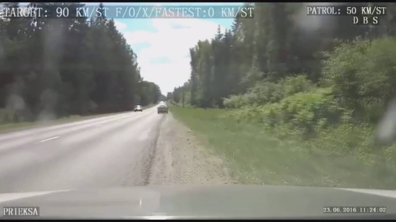 VIDEO: Līgo diena skumji beidzās kādam ļoti steidzīgam BMW šoferim..