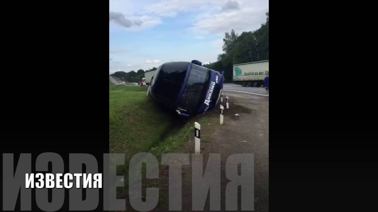 VIDEO: Hokeja uzbrucēja Mārtiņa Karsuma pārstāvētās Maskavas “Dinamo” komandas autobuss avarē pa ceļam uz treniņnometni!
