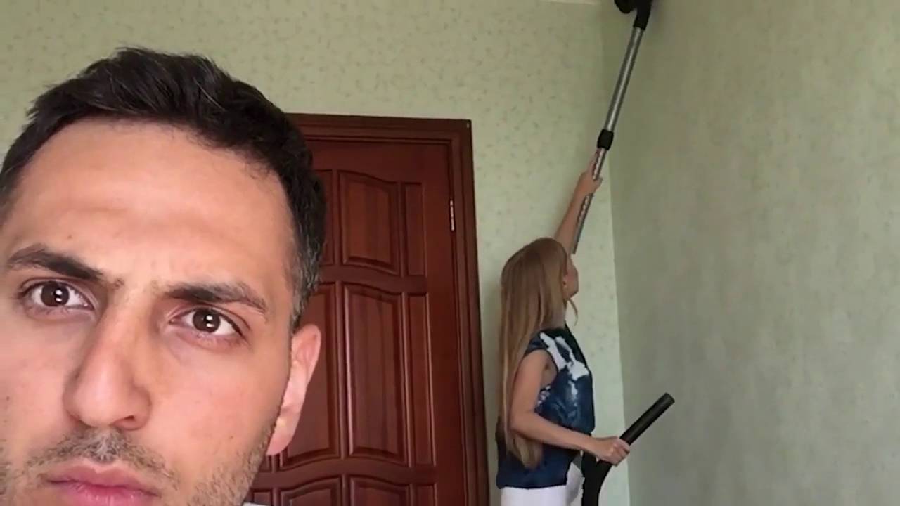VIDEO: It kā glīta meitene, bet, kad runa ir par mājas uzkopšanas darbiem..