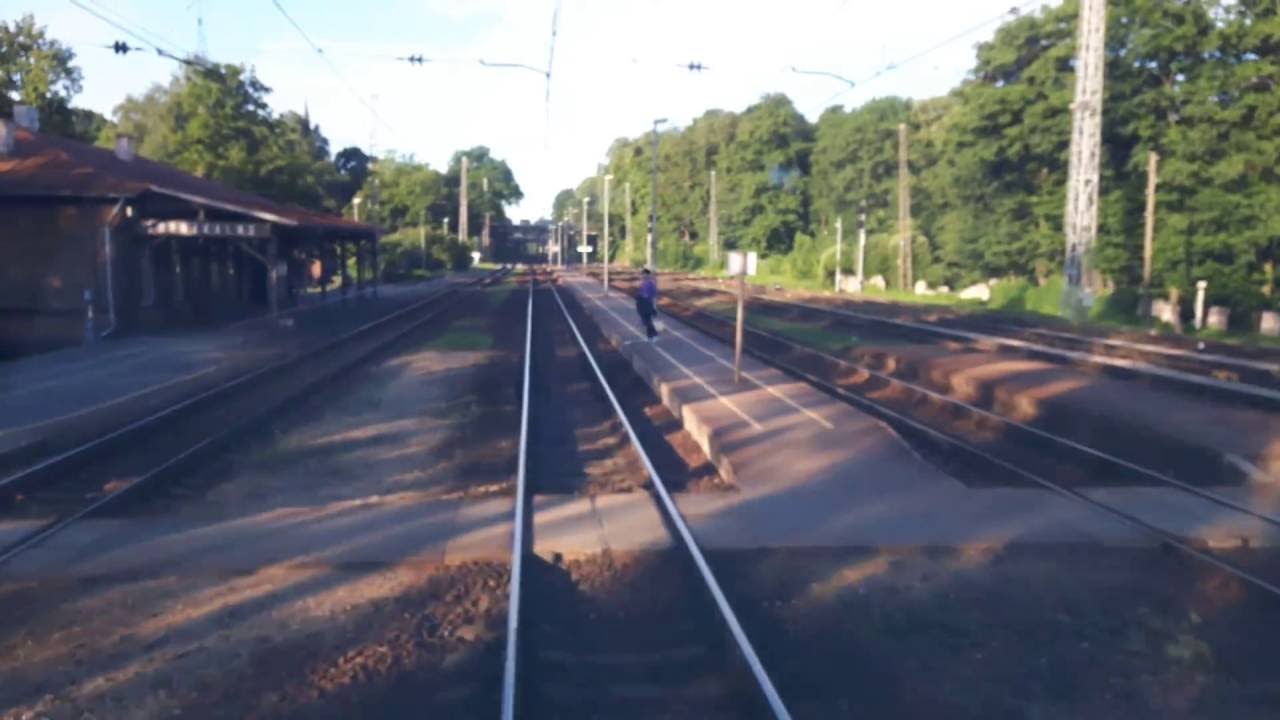 VIDEO: Ļoti neapdomīga jaunieša rīcība uz perona Rīgā, gaidot vilcienu! Par mata tiesu no nāves..