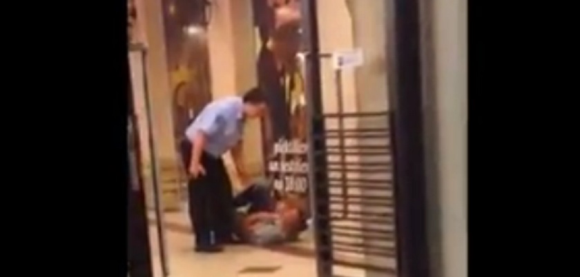 VIDEO: Jo Origo apsargam patīk ar kājām spārdīt guļošus jauniešus… Nožēlojami!