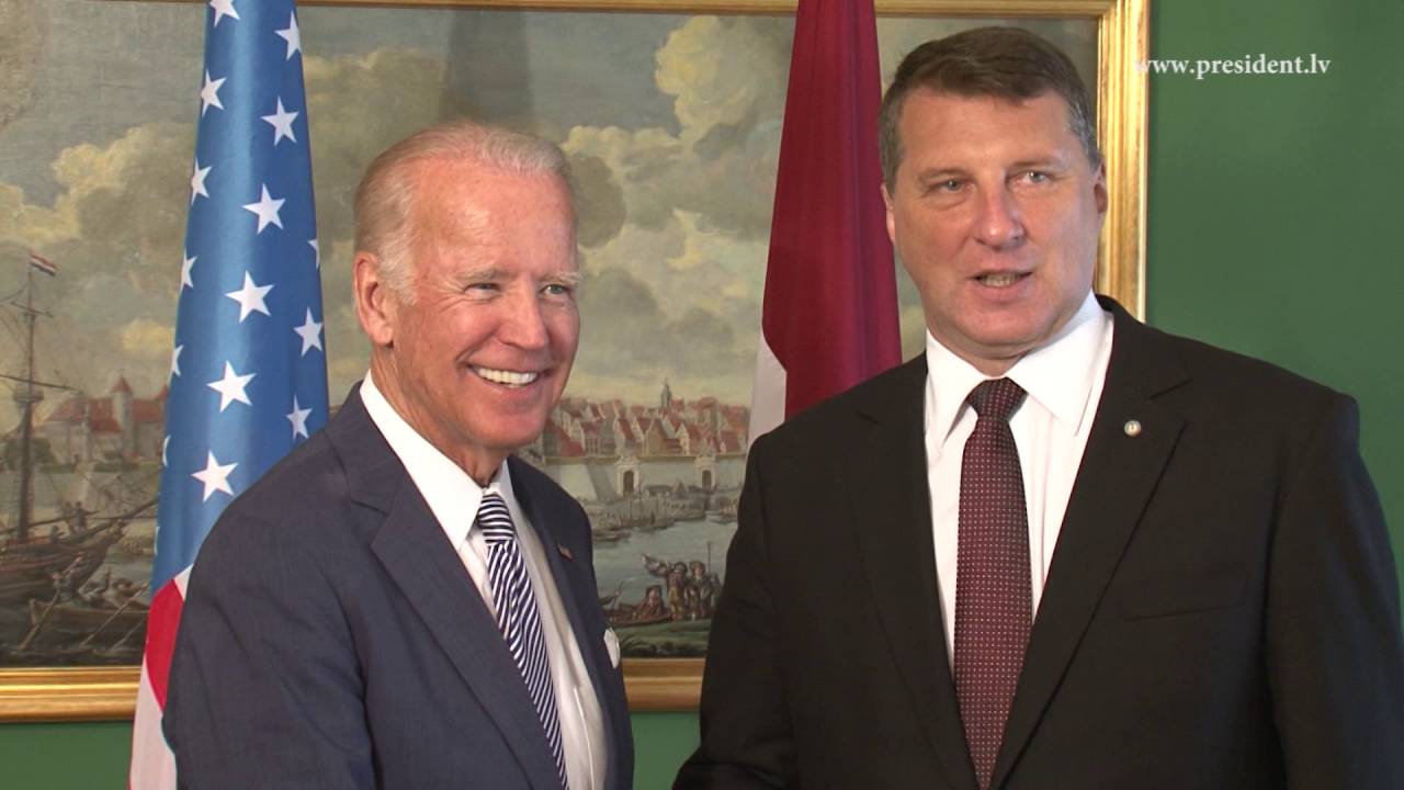 VIDEO: Kā Latvijas prezidents Rīgā sagaidīja augstu ASV amatpersonu – viceprezidentu Džo Baidenu!